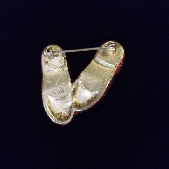 1997 Red Glitter Slippers Pin Brooch - Picture 3 of 5